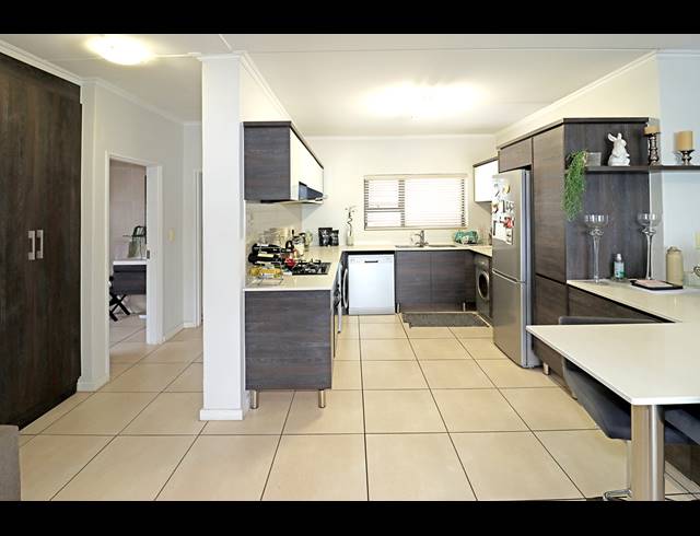 2 BEDROOM APARTMENT FOR SALE IN GREENSTONE HILL